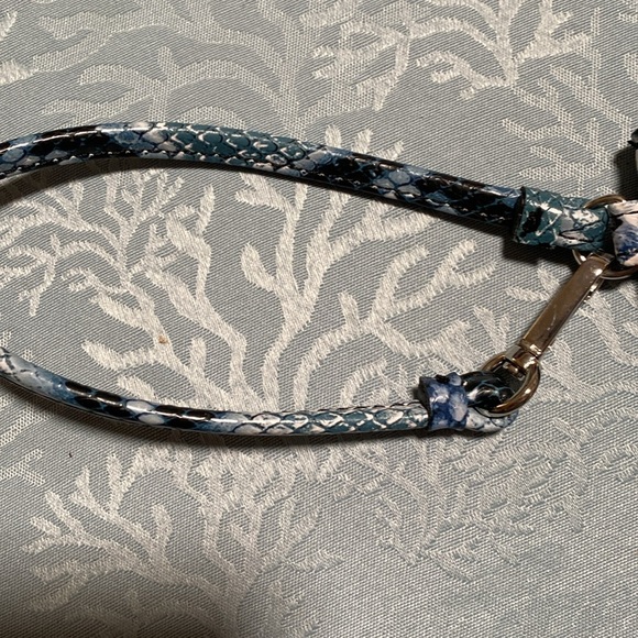 🎃Blue and White Snakeskin Clutch - Picture 4 of 6